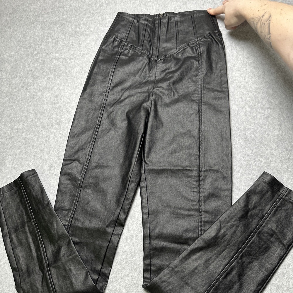 Meshki Woman's Black High Rise Faux Leather Pants Size‎ Medium